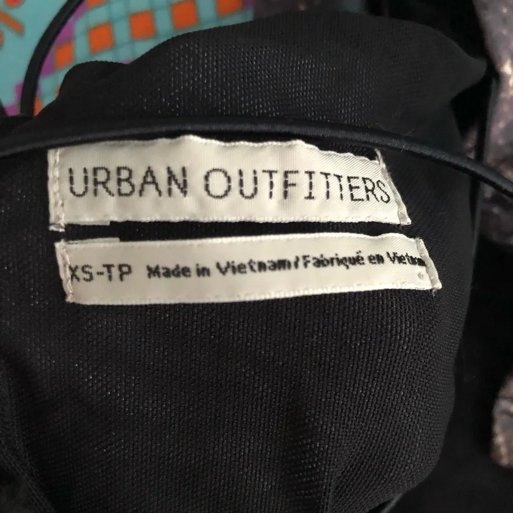 Urban Outfitters - snakeskin open back top - Picture 4 of 4